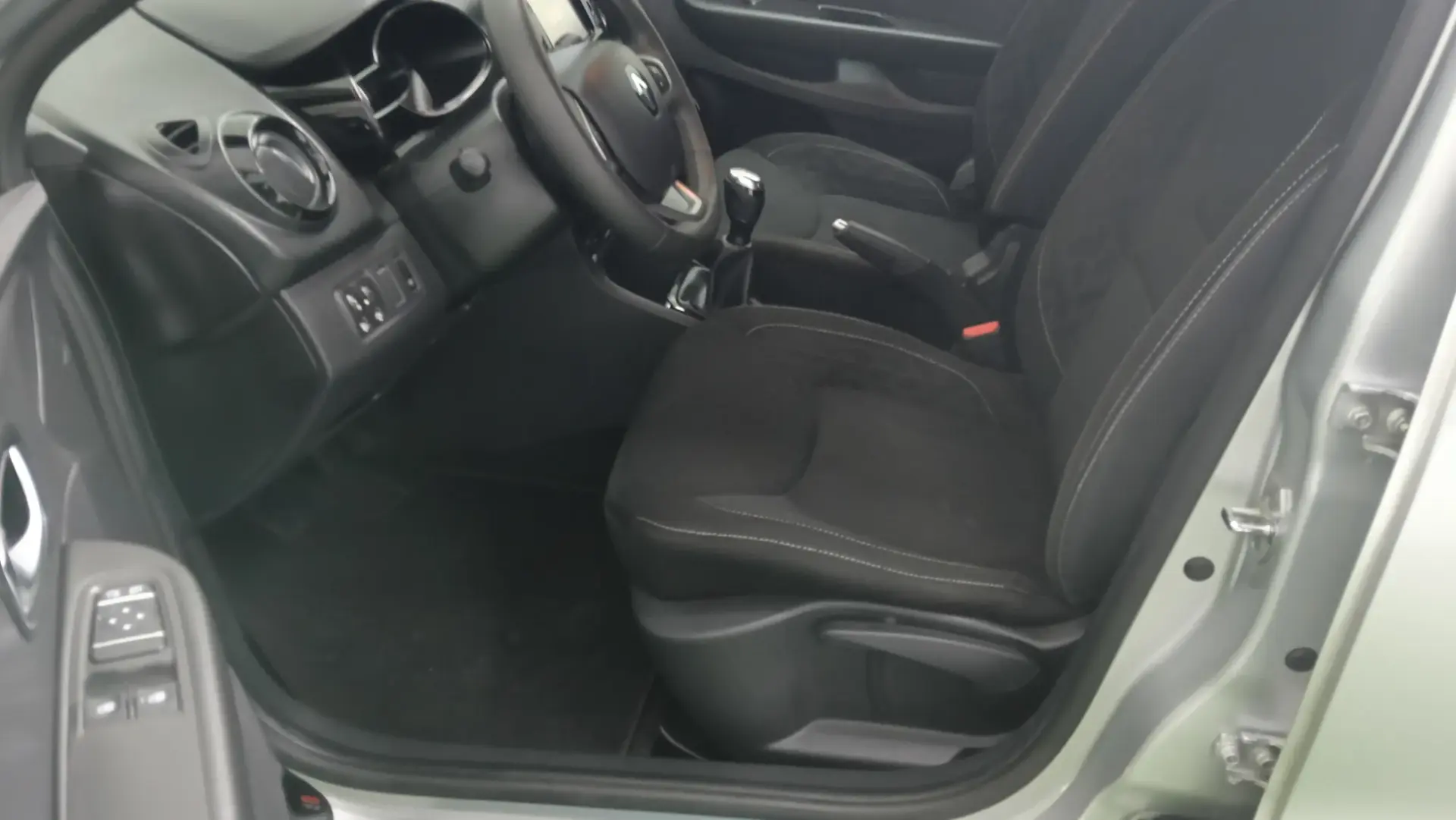 Renault Clio Sport Tourer 0.9 TCe Limited Edition 12