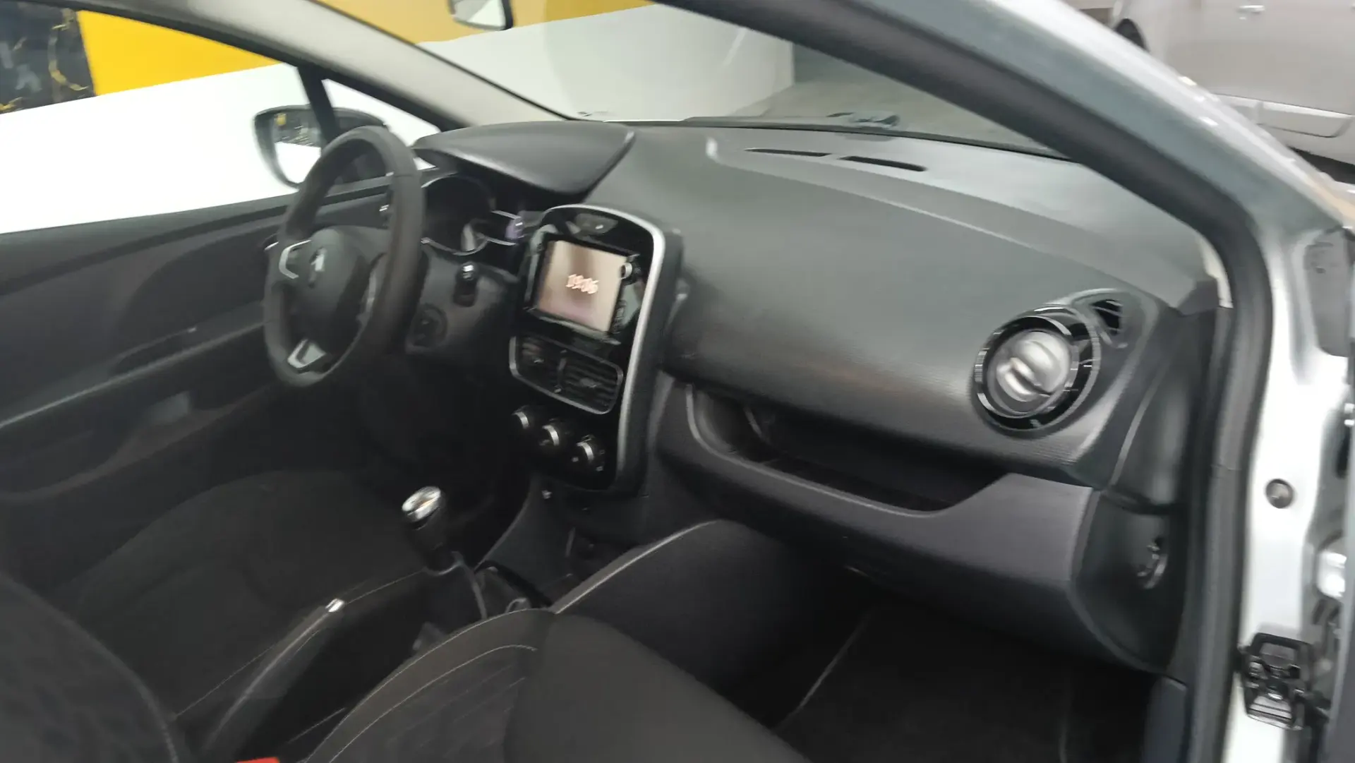 Renault Clio Sport Tourer 0.9 TCe Limited Edition 29