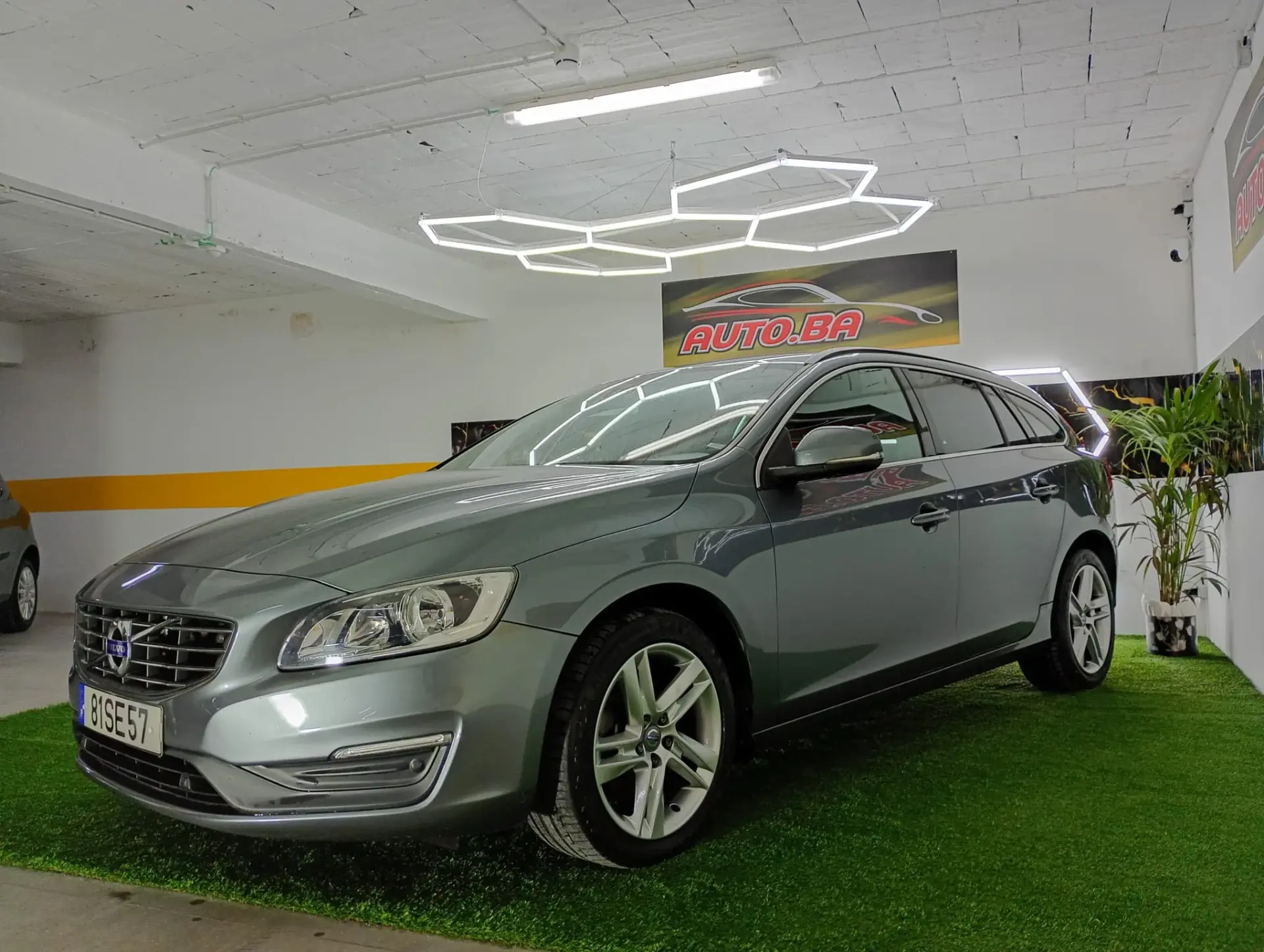 Volvo V60 2.0 D2 R-Design Momentum 5
