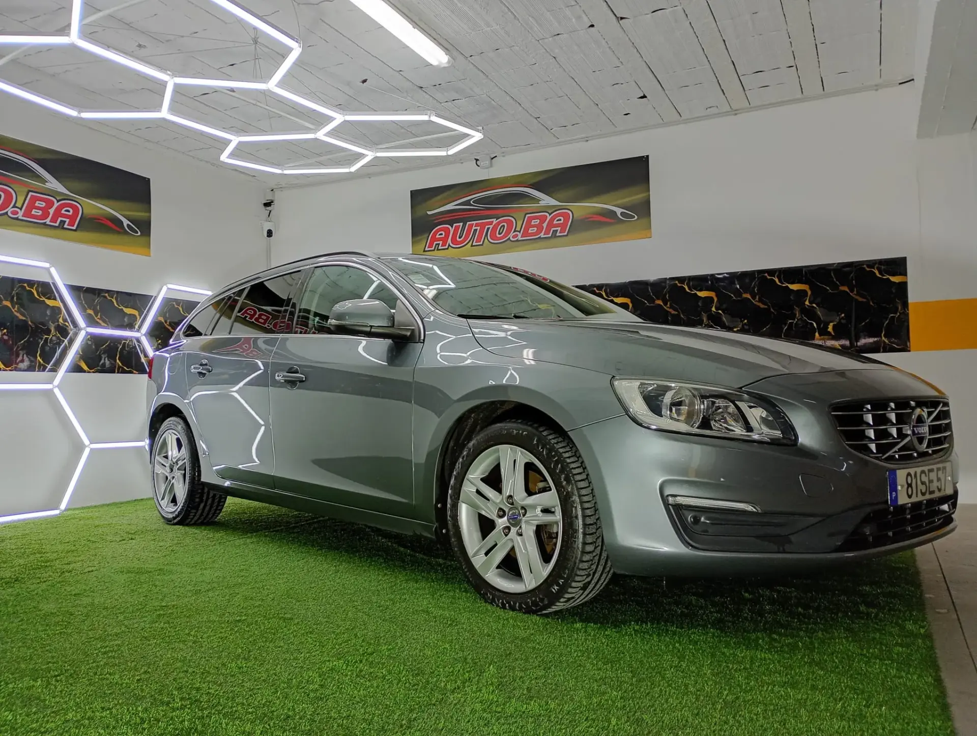 Volvo V60 2.0 D2 R-Design Momentum 9