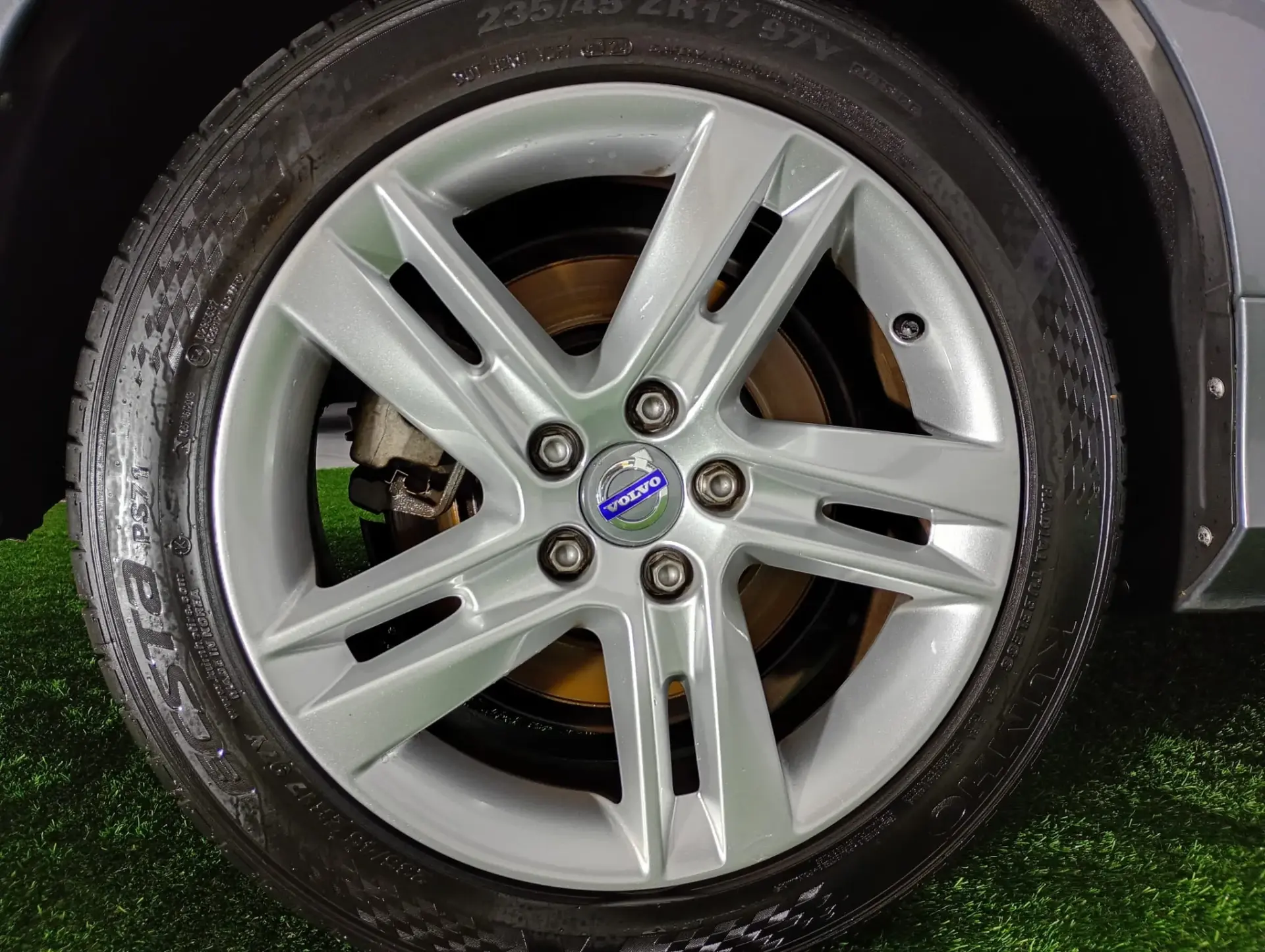 Volvo V60 2.0 D2 R-Design Momentum 10