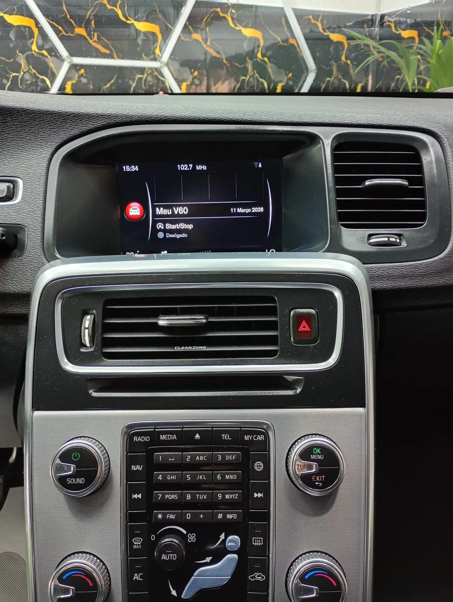 Volvo V60 2.0 D2 R-Design Momentum 19