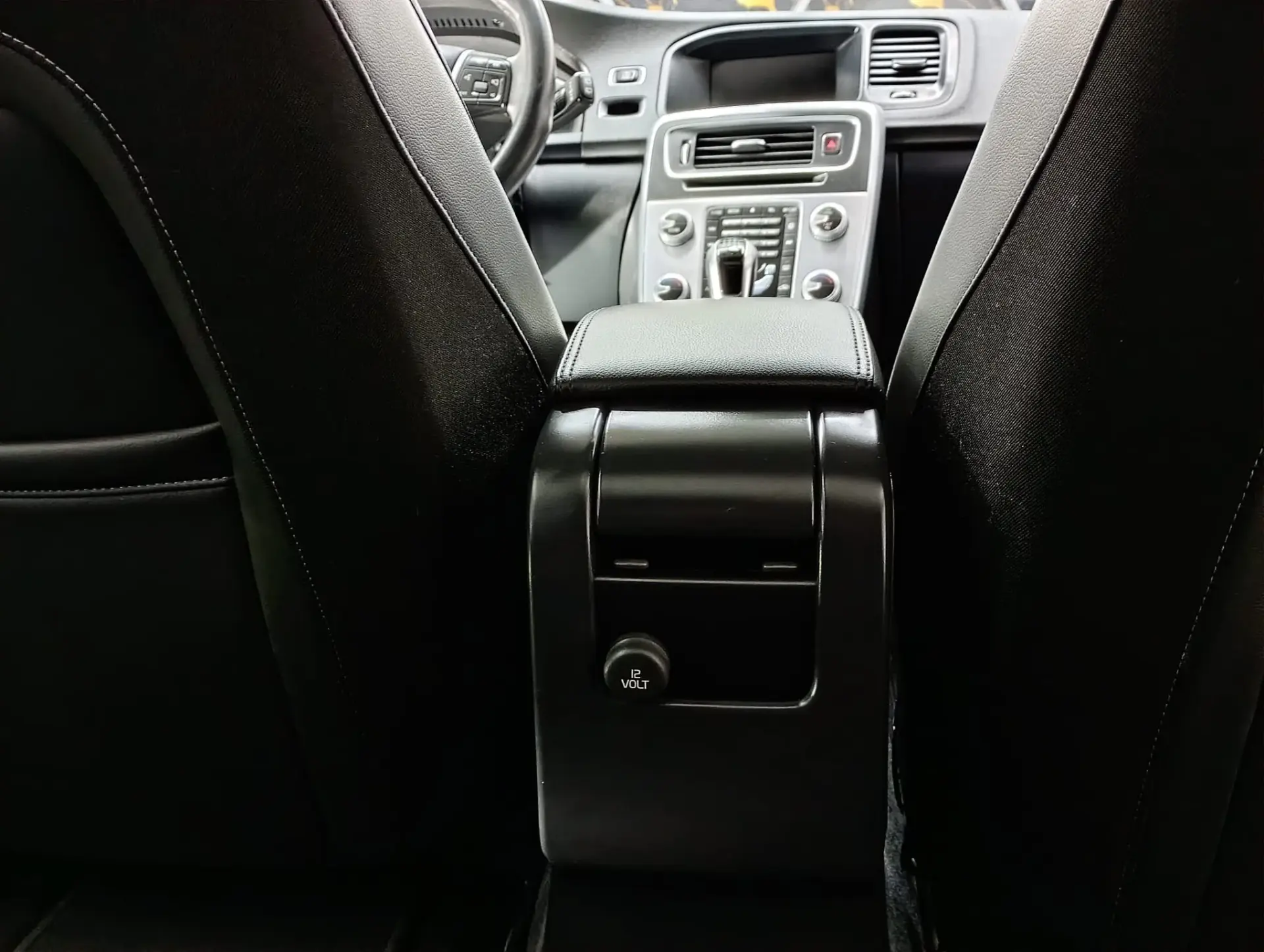 Volvo V60 2.0 D2 R-Design Momentum 28