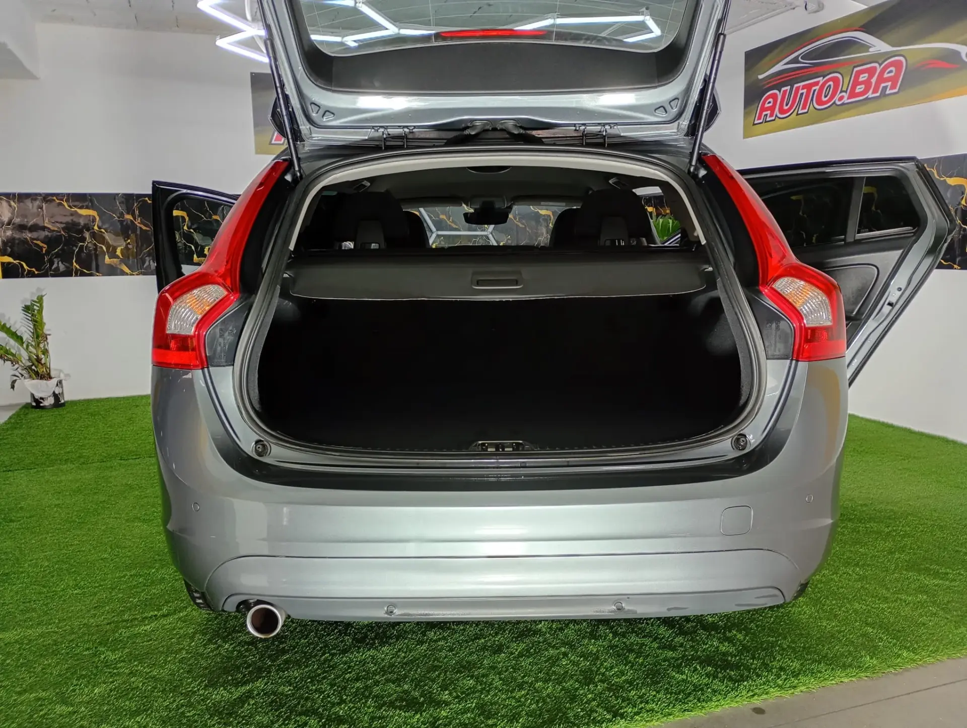 Volvo V60 2.0 D2 R-Design Momentum 37