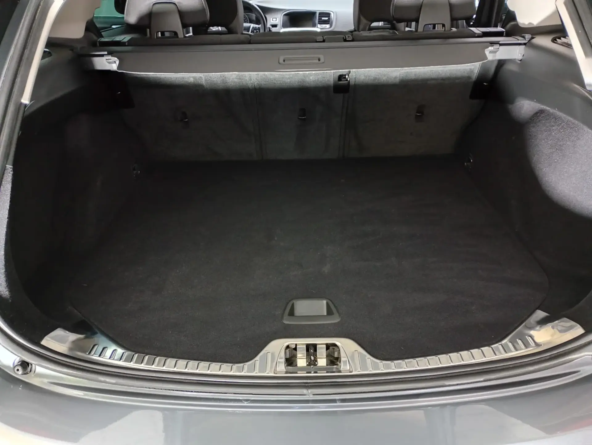 Volvo V60 2.0 D2 R-Design Momentum 38