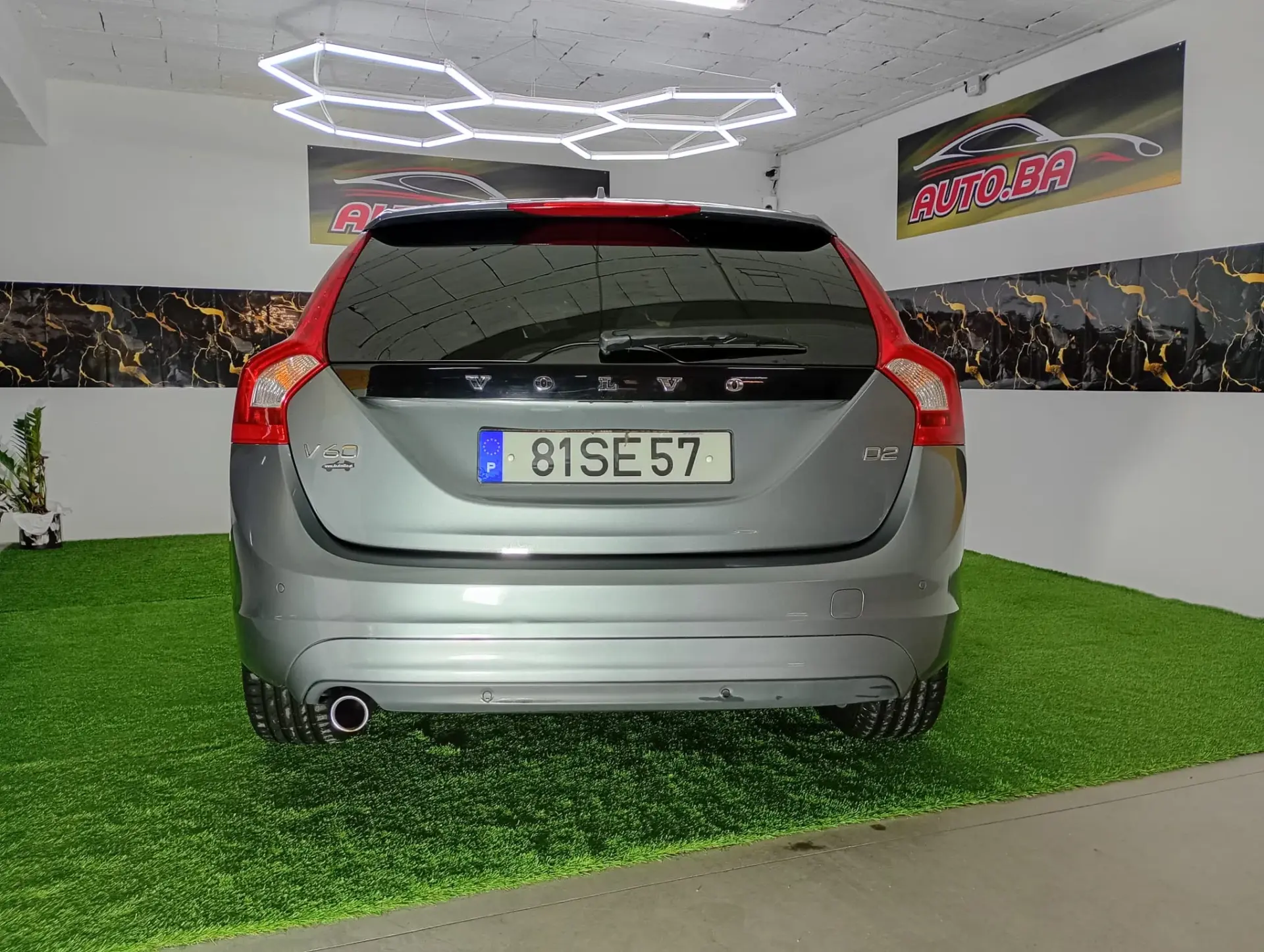 Volvo V60 2.0 D2 R-Design Momentum 42