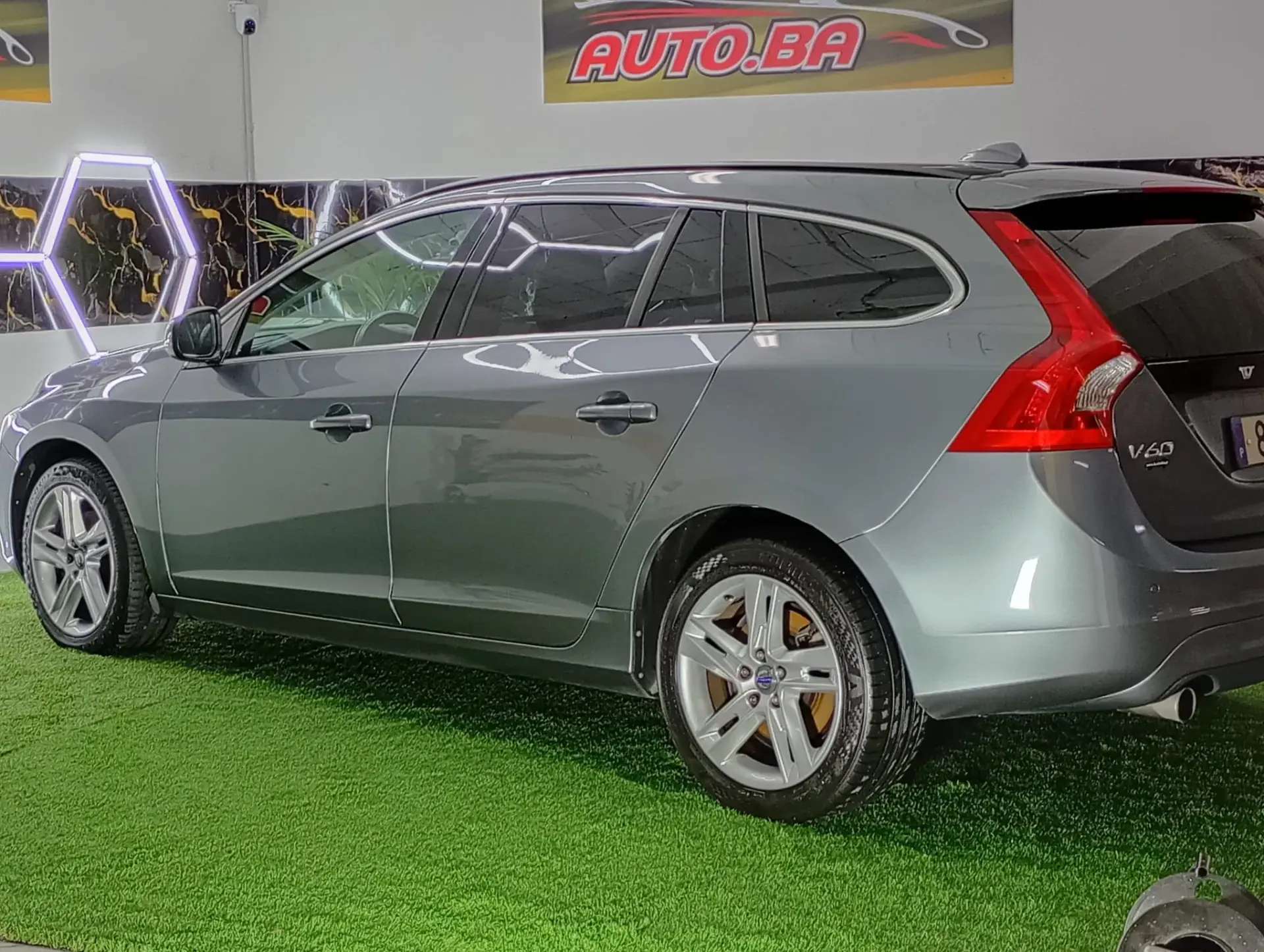 Volvo V60 2.0 D2 R-Design Momentum 43