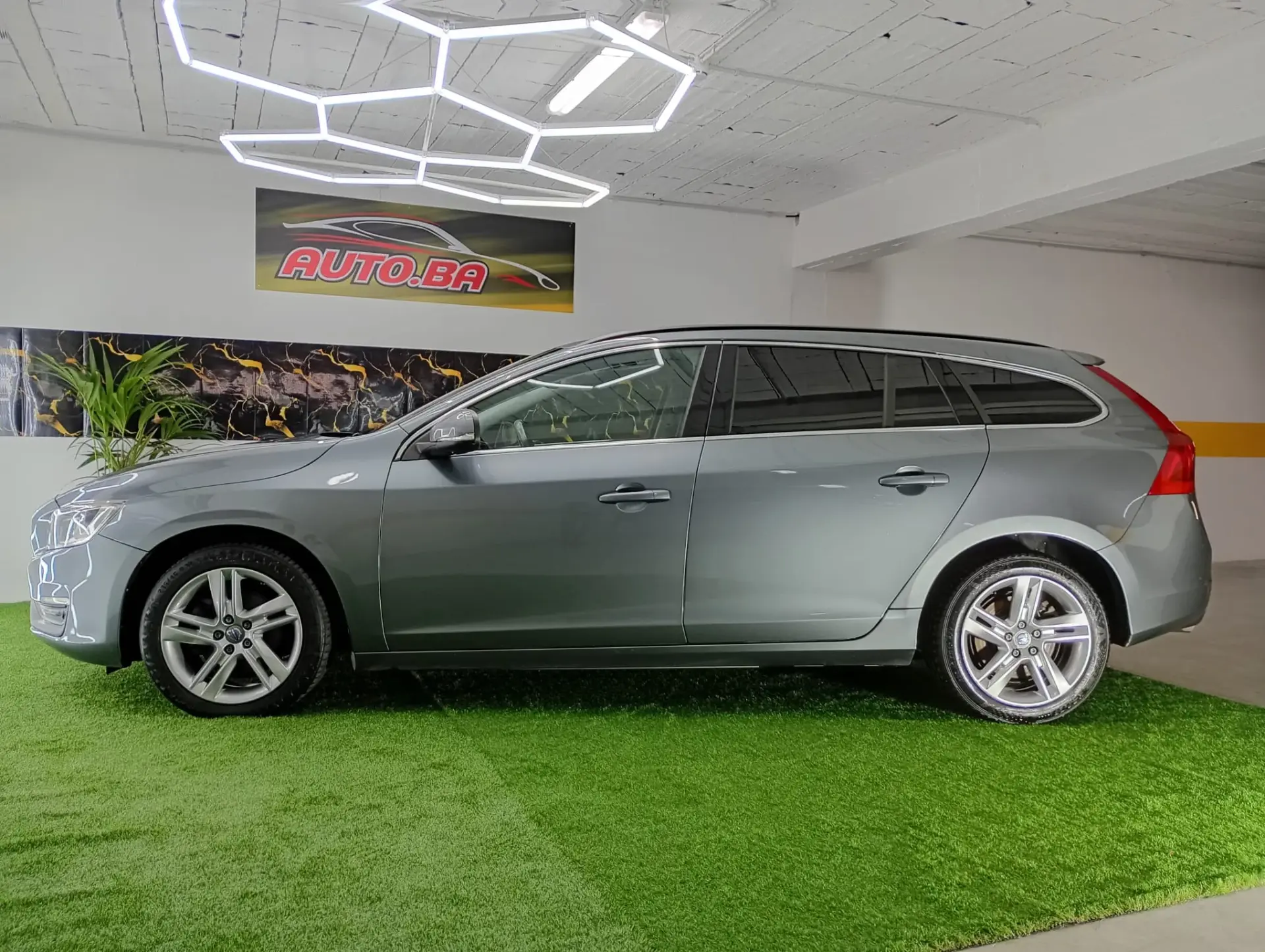Volvo V60 2.0 D2 R-Design Momentum 46