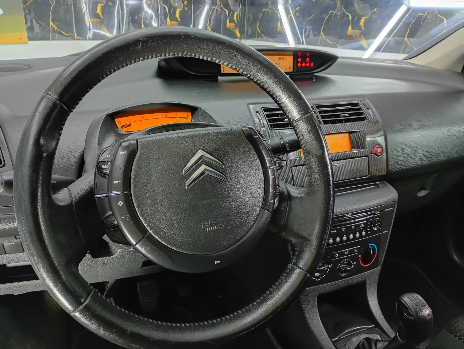 Citroen C4 1.6 HDi Exclusive 17