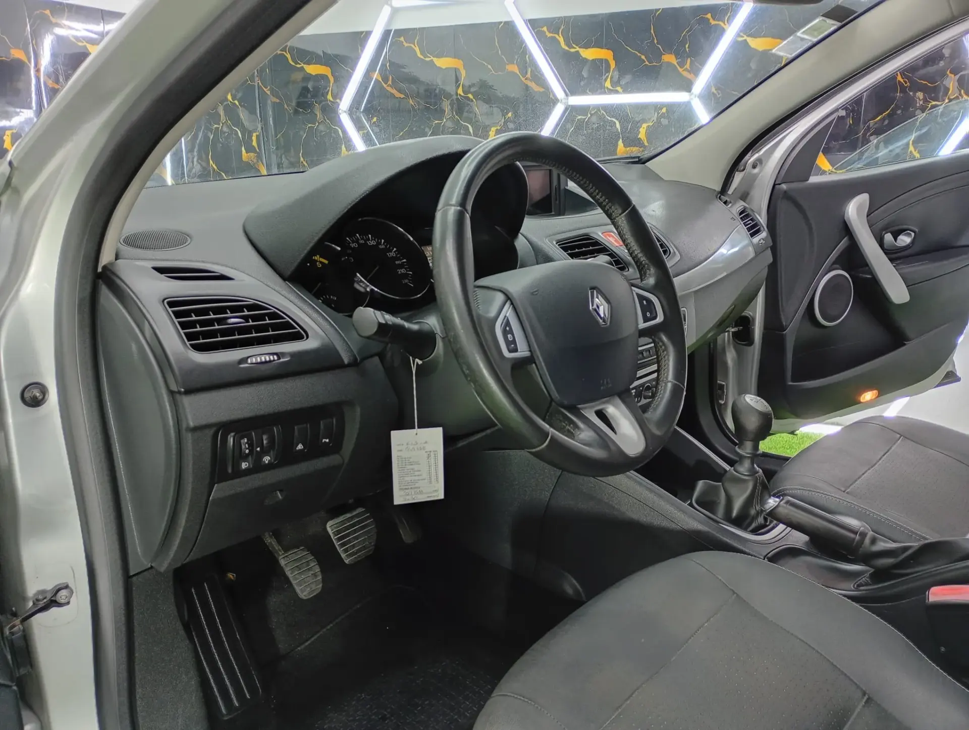 Renault Fluence 1.5 dCi Exclusive 11
