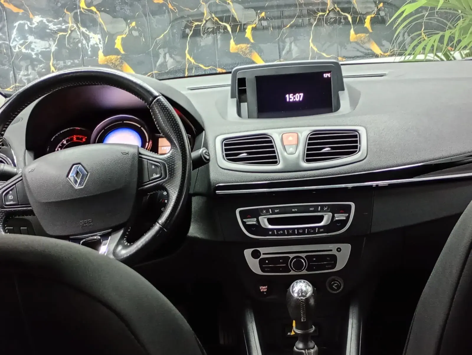 Renault Fluence 1.5 dCi Exclusive 11