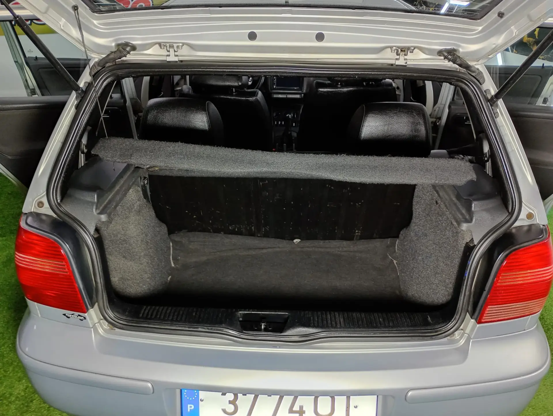 Volkswagen Polo 1.4 TDi Confortline ABS 26