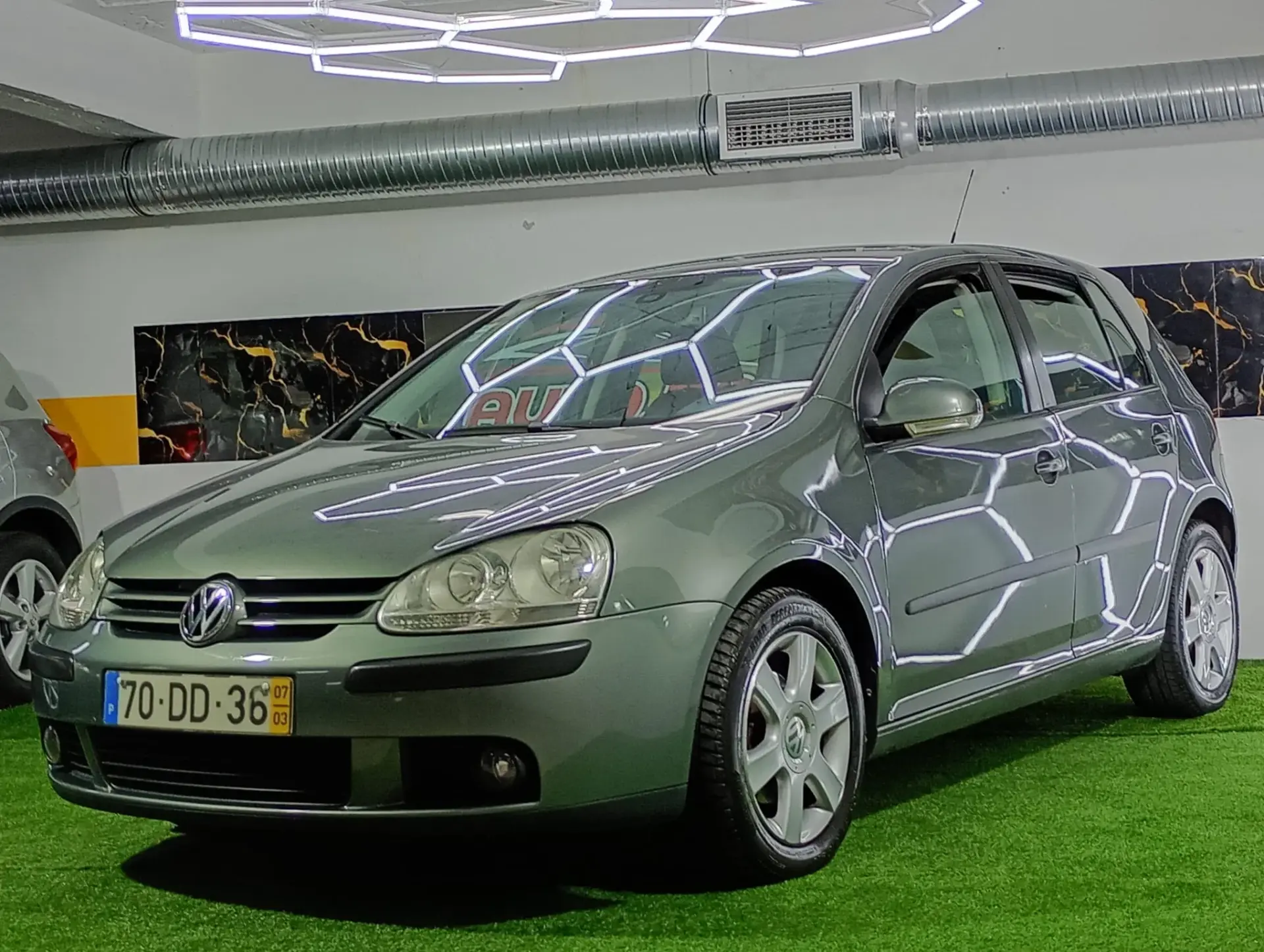 Volkswagen Golf 1.9 TDi 6V Confortline 1
