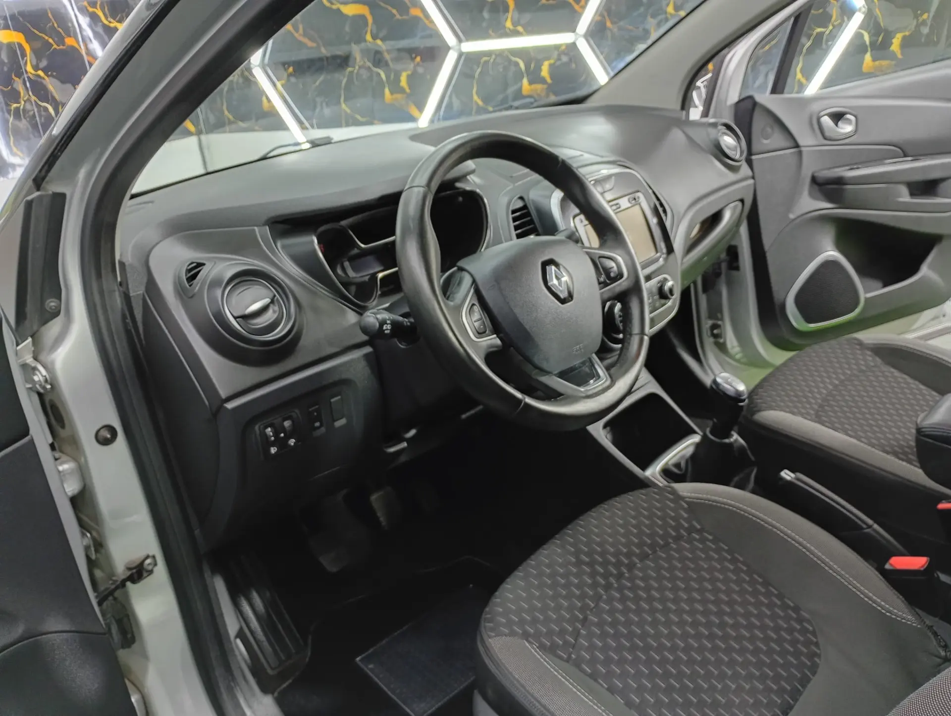 Renault Captur 0.9 TCE Exclusive 16