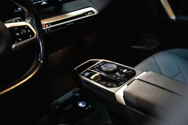 BMW iX xDrive 40 Pack Desportivo 7