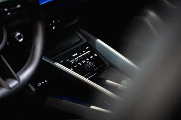Porsche Macan Electric 4 6