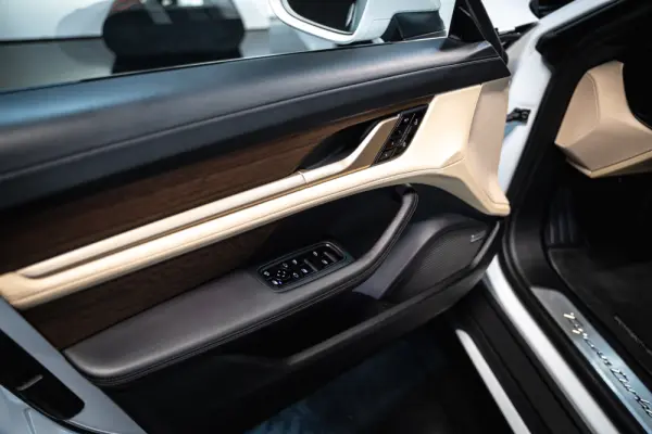 Porsche Taycan Turbo 6