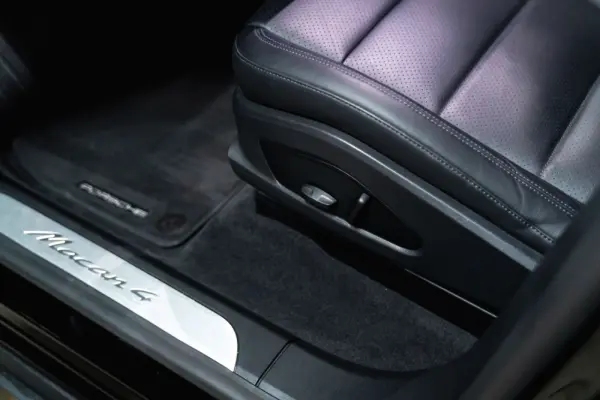 Porsche Macan Electric 4 10