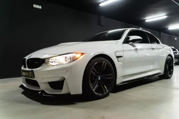 BMW M4 22