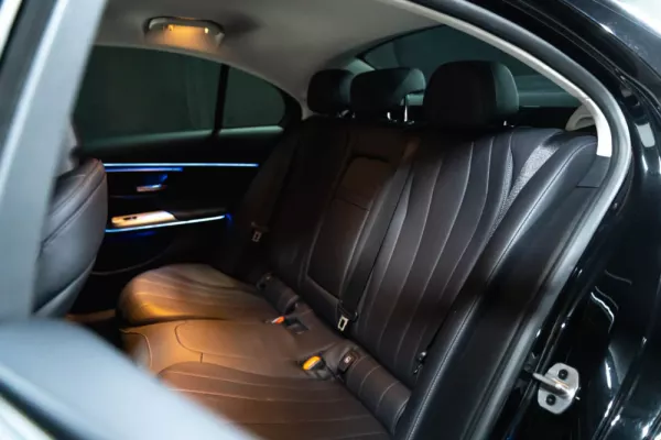 Mercedes-Benz E 220 Avantgarde 14