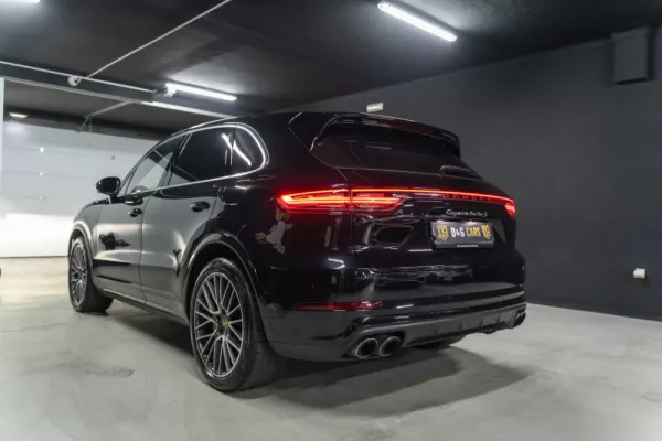 Porsche Cayenne 26