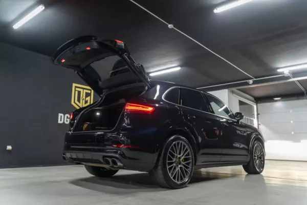 Porsche Cayenne 29