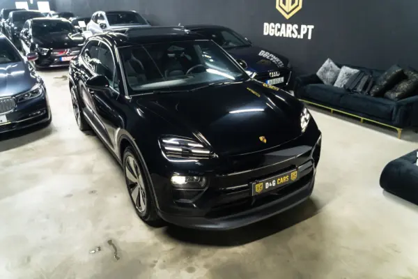 Porsche Macan Electric 4 2