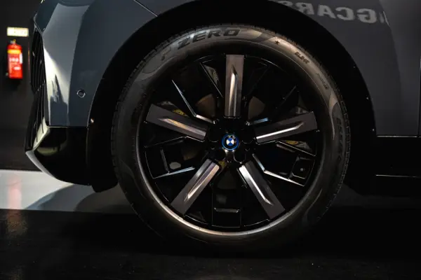 BMW iX xDrive 40 Pack Desportivo 4