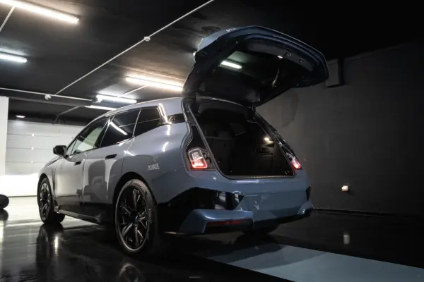 BMW iX xDrive 40 Pack Desportivo 27