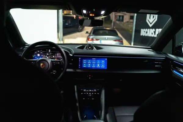 Porsche Macan Standard 22