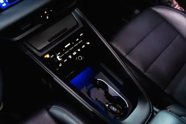 Porsche Macan Electric 4 16