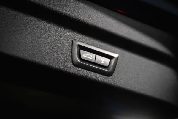 BMW iX2 eDrive20 Pack Desportivo M 26