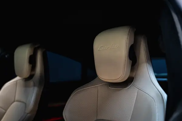 Porsche Taycan Turbo 18