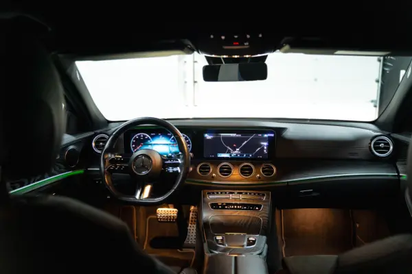 Mercedes-Benz E 300 de AMG Line 12