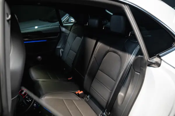Porsche Macan Electric 4 16