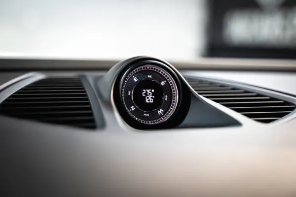 Porsche Macan Electric 4 12