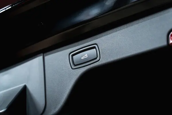 Porsche Macan Electric 4 6