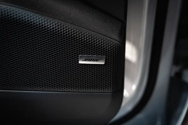 Porsche Macan Electric 4 8