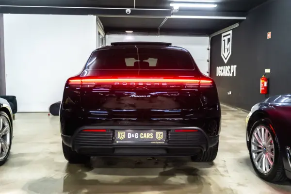 Porsche Macan Electric 4 4