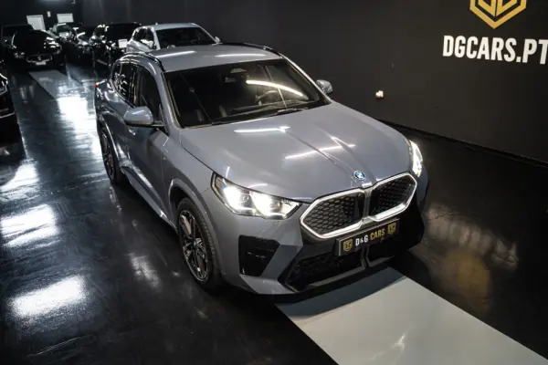 BMW iX2 eDrive20 Pack Desportivo M 23