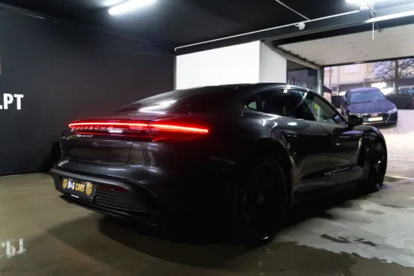 Porsche Taycan 4S 26