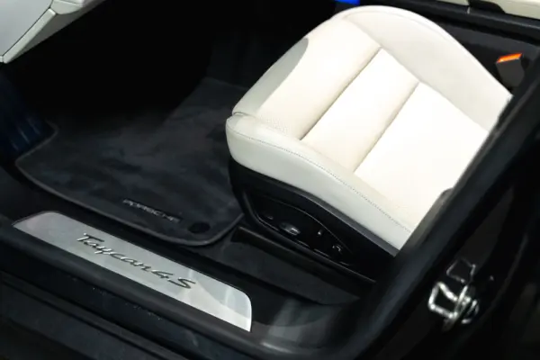 Porsche Taycan 4S 8