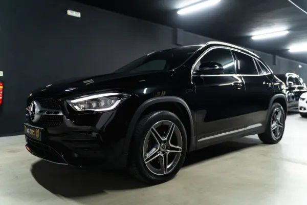 Mercedes-Benz GLA 250 e AMG Line 20