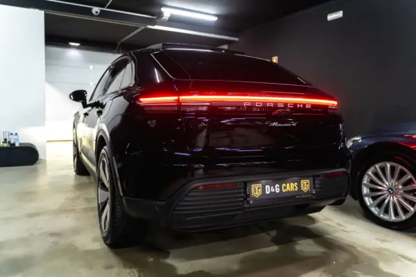 Porsche Macan Electric 4 3