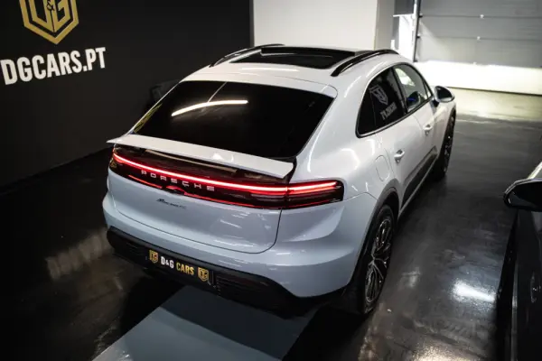 Porsche Macan Electric 4 2
