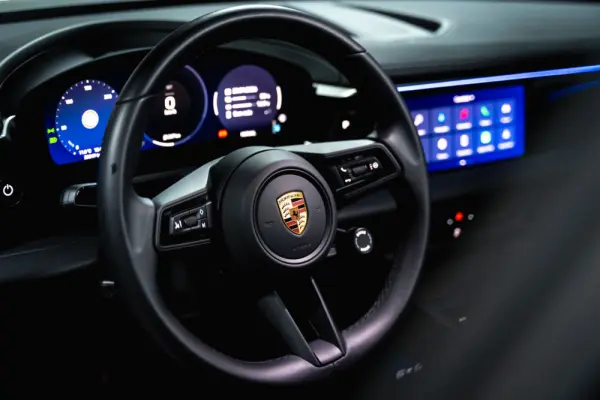 Porsche Macan Electric 4 7