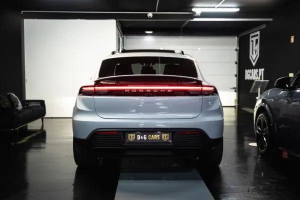 Porsche Macan Electric 4 24