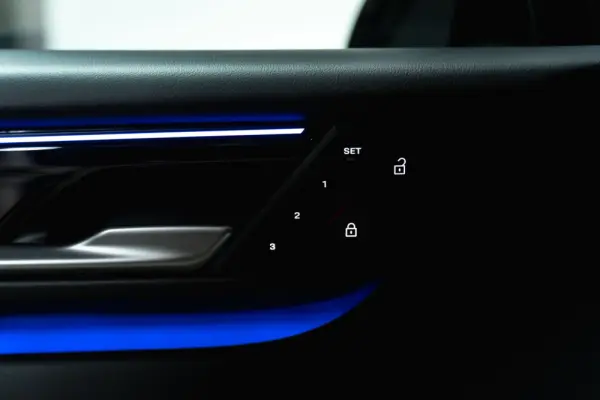 Porsche Macan Electric 4 9