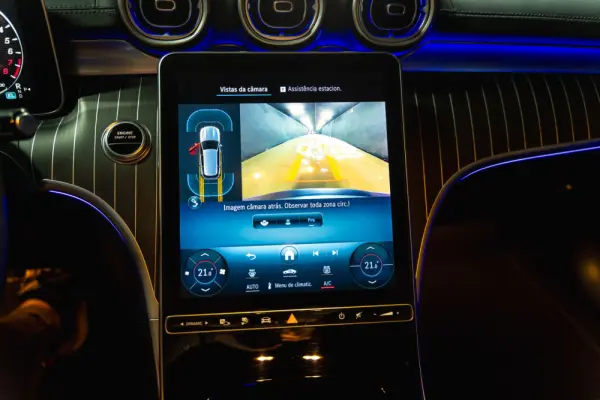 Mercedes-Benz C 300 e AMG Line 12