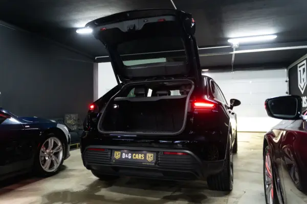 Porsche Macan Electric 4 27
